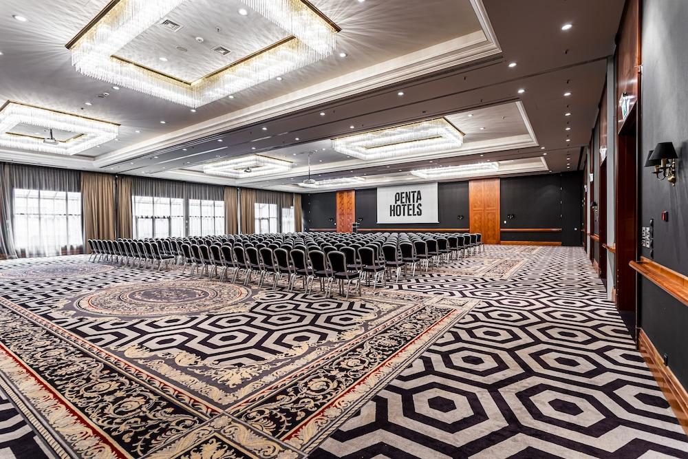 Pentahotel Отель 4*