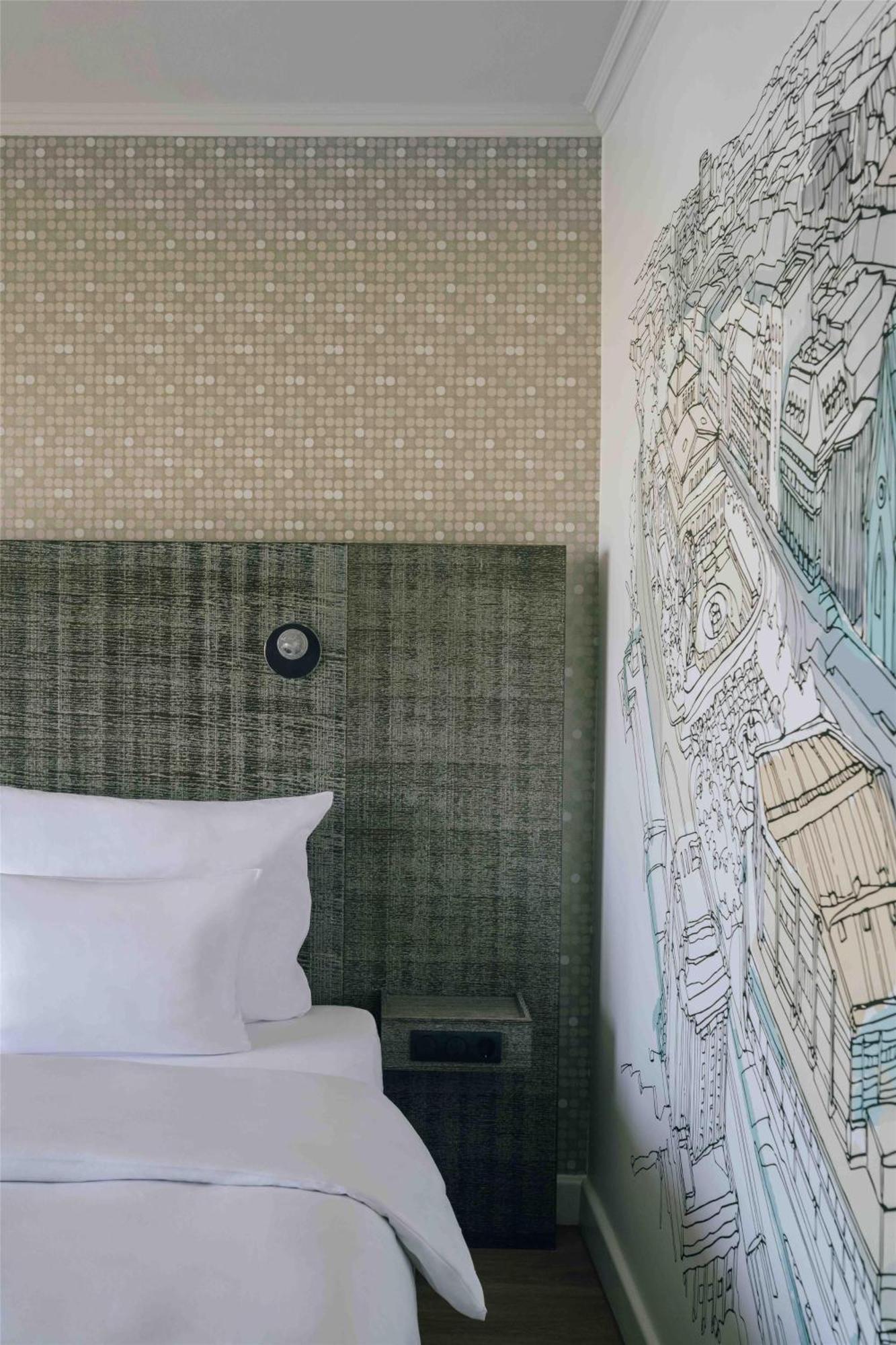 Отель Pentahotel 4*